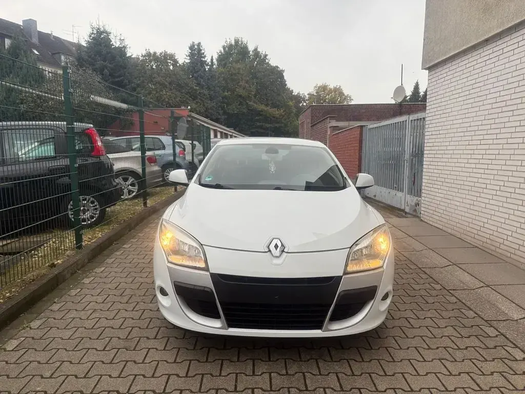 Używany Renault Mégane Dynamique 110 KM (80 kW) 2009 Biały Coupe
