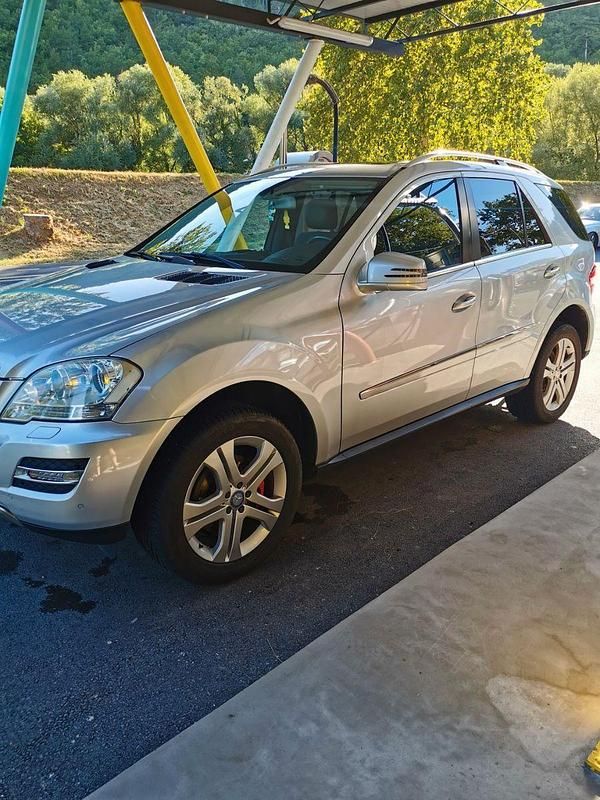 Gebraucht Mercedes ML350 231 PS (169 kW) 2011 Silber SUV