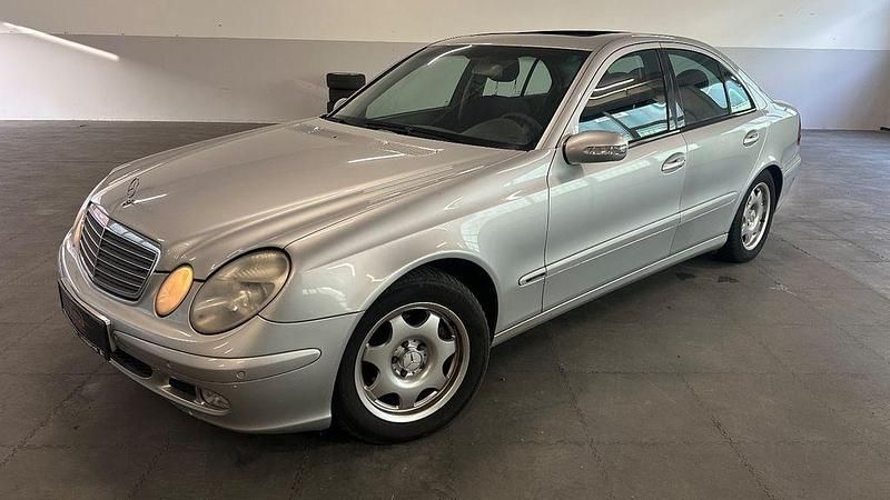 Gebraucht Mercedes E220 150 PS (110 kW) 2002 Silber Limousine