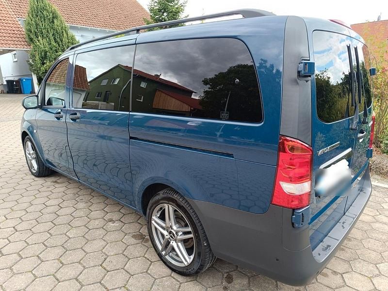 Gebraucht Mercedes Vito 163 PS (119 kW) 2018 Blau Van