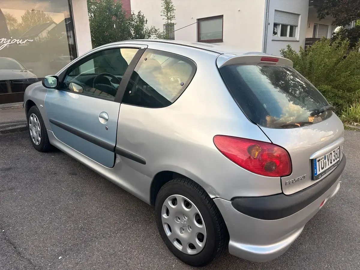 Gebraucht Peugeot 206 75 PS (55 kW) 2002 Grau Kleinwagen