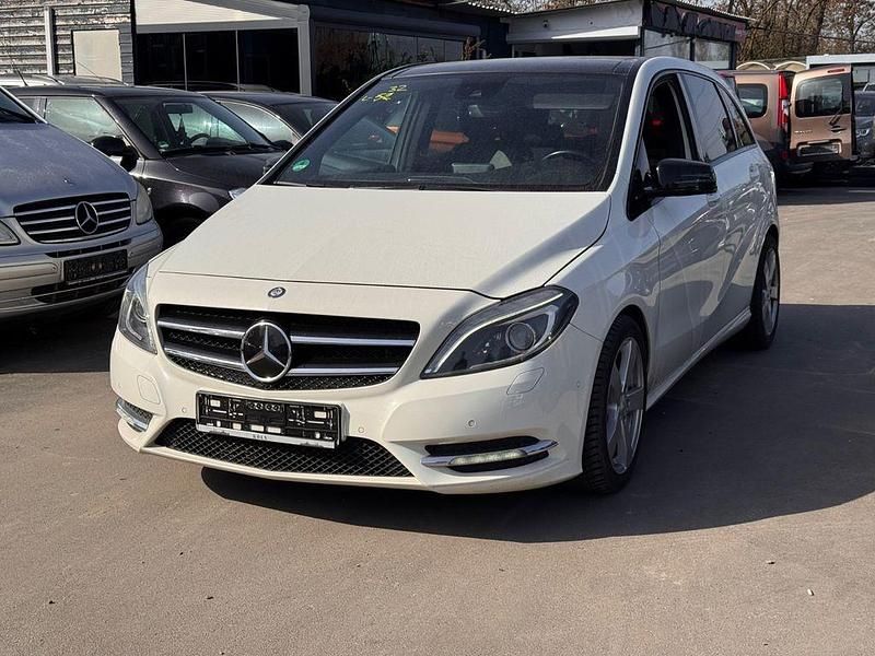 Gebraucht Mercedes B220 170 PS (125 kW) 2013 Weiß Van / Kleinbus
