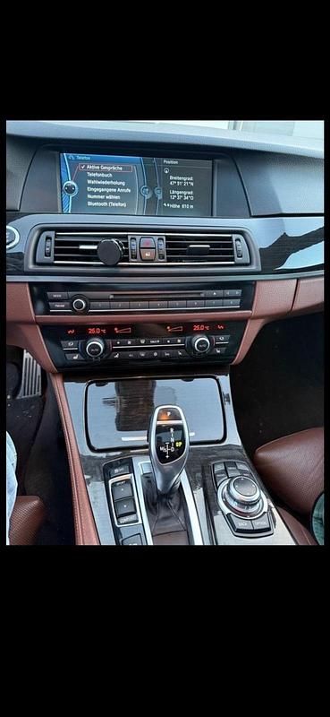 Gebraucht BMW 550 407 PS (299 kW) 2011 Weiß Limousine