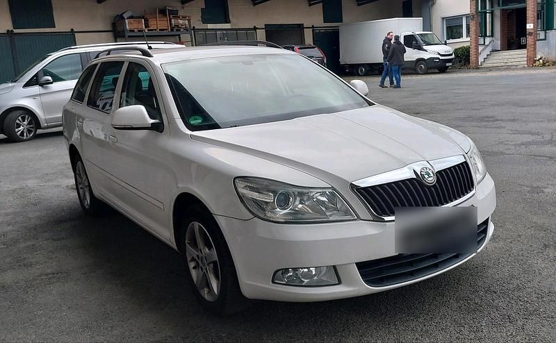 Weiß Gebraucht 2013 Skoda Octavia Kombi | 5.000 € (Fairer Preis) - Bild 1/4