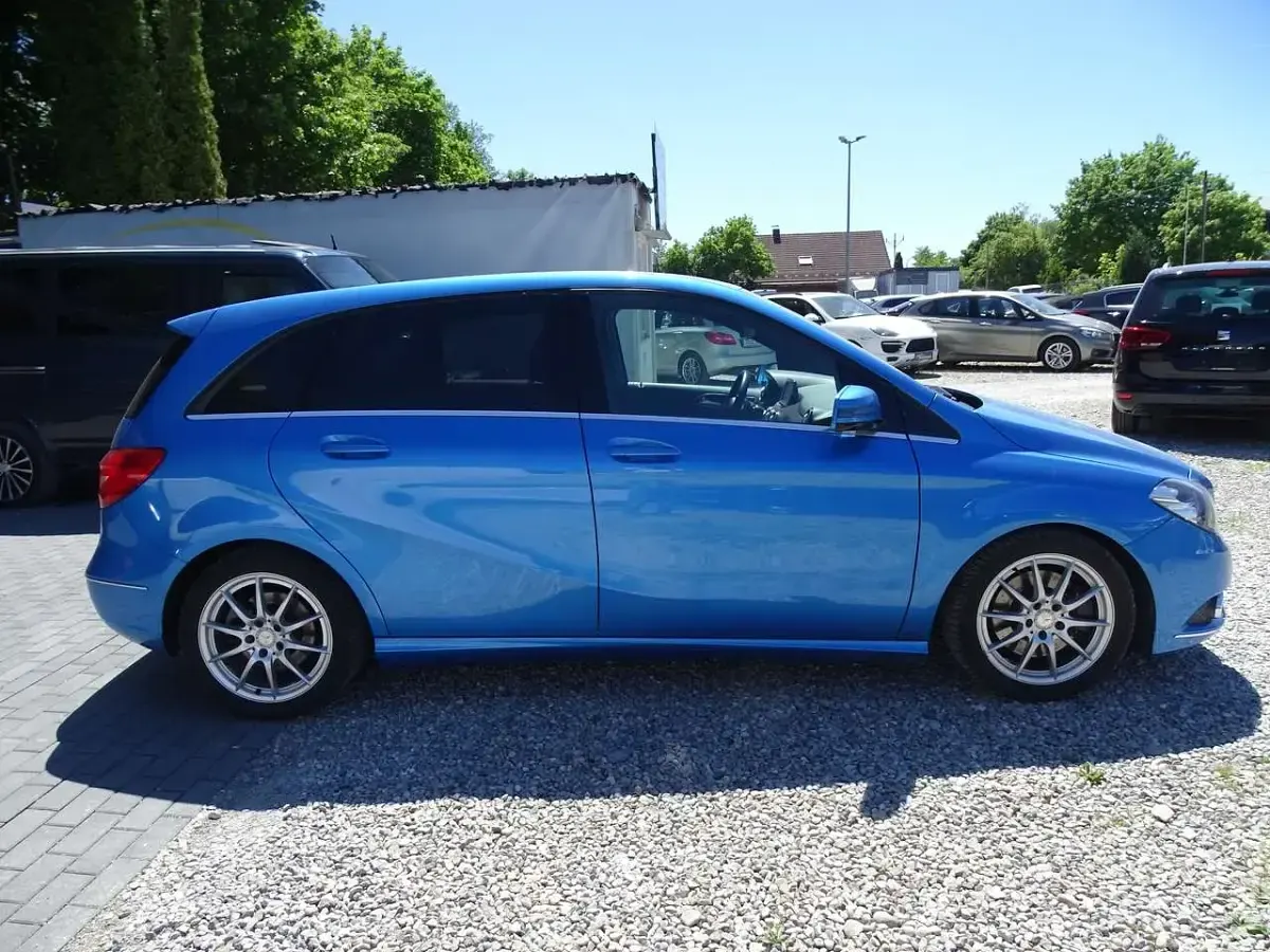 Gebraucht Mercedes B220 170 PS (125 kW) 2013 Blau Kleinwagen
