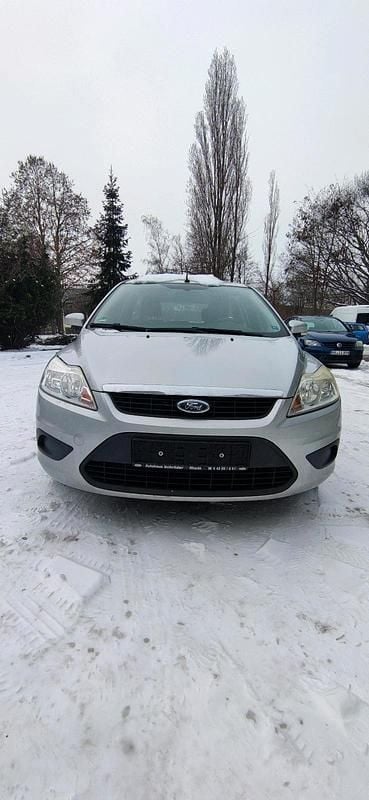 Grau Gebraucht 2010 Ford Focus Kombi | 2.100 € (Fairer Preis) - Bild 1/4