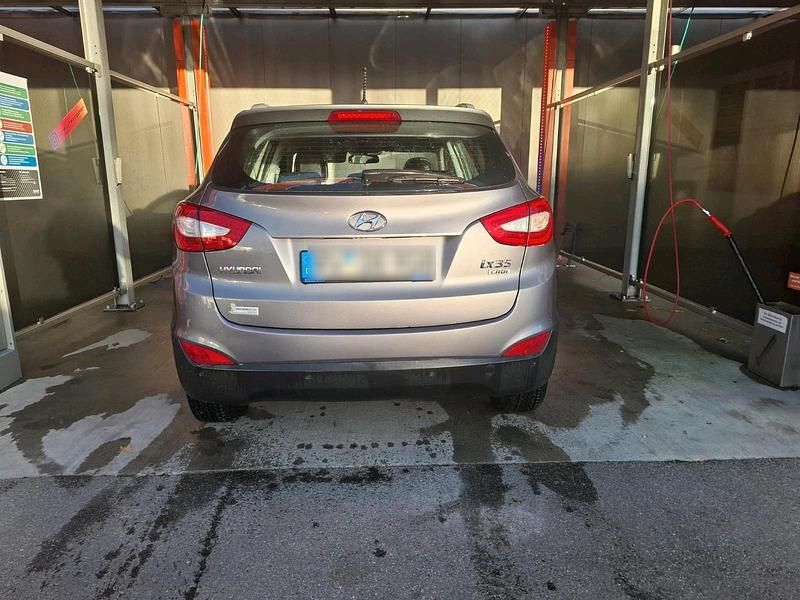 Grau Gebraucht 2014 Hyundai ix35 SUV | 6.100 € - Bild 1/4