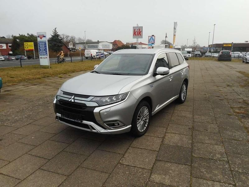 Gebraucht Mitsubishi Outlander P-HEV Plus 135 PS (99 kW) 2019 Silber SUV