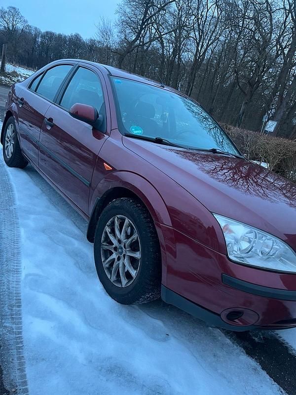 Gebraucht Ford Mondeo 110 PS (80 kW) 2002 Rot Limousine