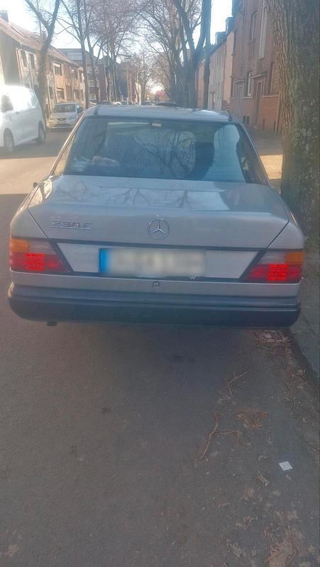 Gebraucht Mercedes E230 131 PS (96 kW) 1986 Grau Limousine