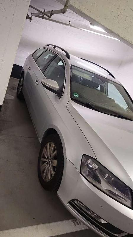 Gebraucht VW Passat Highline 143 PS (105 kW) 2012 Grau Kombi