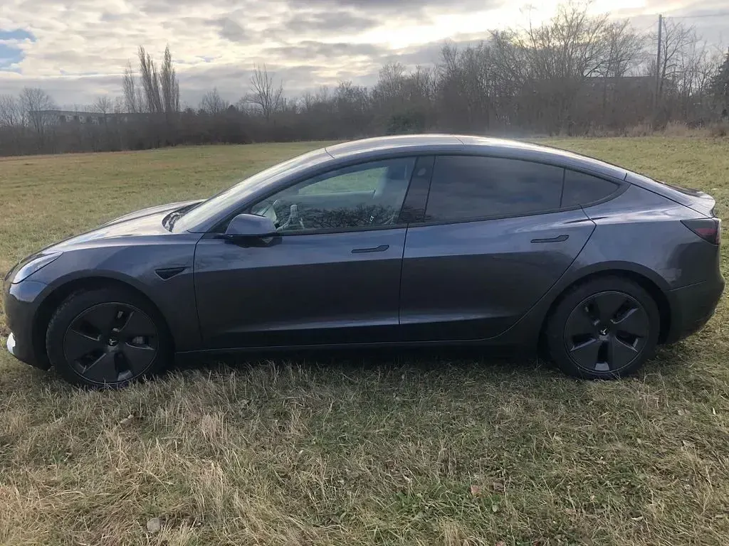 Usado Tesla Model 3 Standard Range Plus 225 kW (306 CV) 2021 Gris Berlina