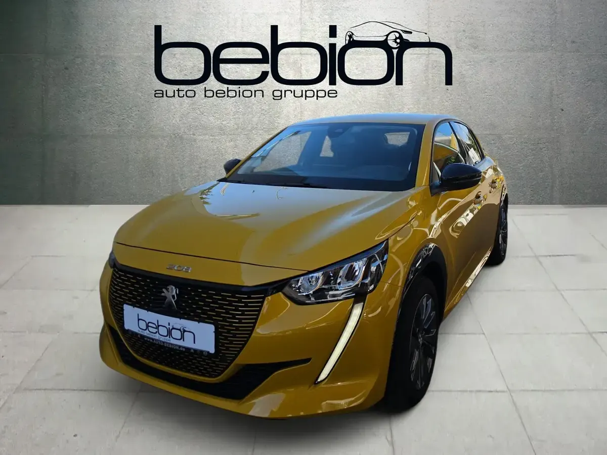 Gebraucht Peugeot e-208 Allure 100 kW (136 PS) 2022 Kleinwagen