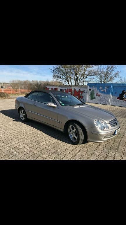 Silber Gebraucht 2004 Mercedes CLK200 Cabrio | 9.999 € (Teuer) - Bild 1/4