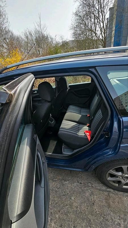 Gebraucht Ford Focus 120 PS (88 kW) 2009 Blau Kombi