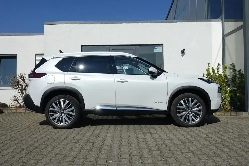 Neu Nissan X-Trail Tekna+ 213 PS (156 kW) 2025 Weiß SUV