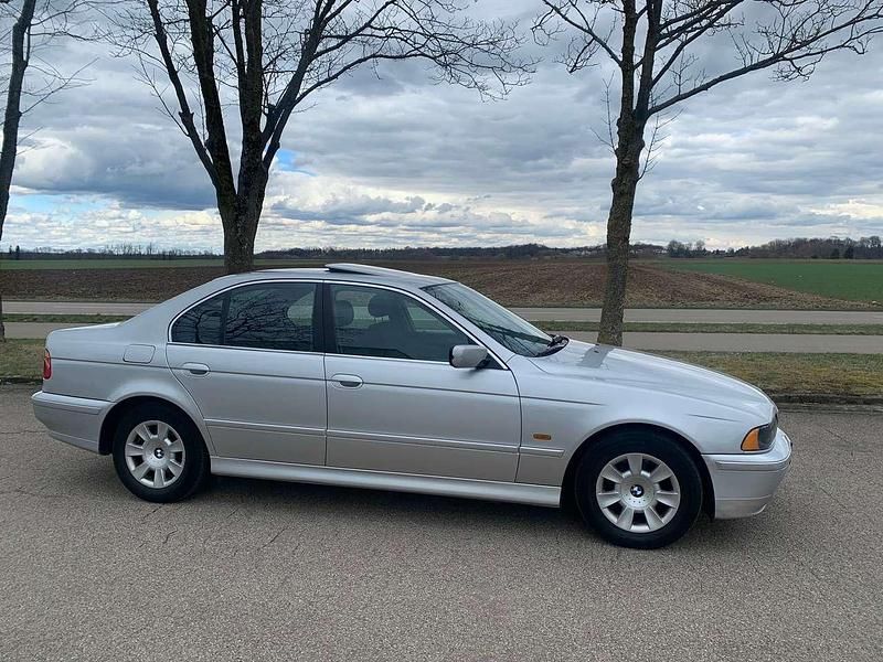 Gebraucht BMW 525 163 PS (119 kW) 2001 Silber Limousine