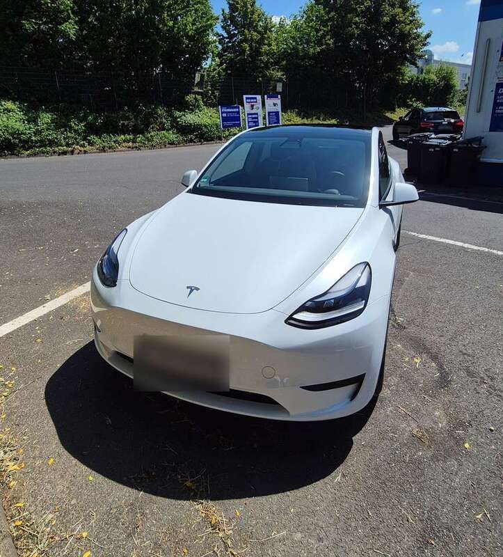 Weiß Gebraucht 2023 Tesla Model Y Standard Range SUV | 37.000 € (Fairer Preis) - Bild 1/4