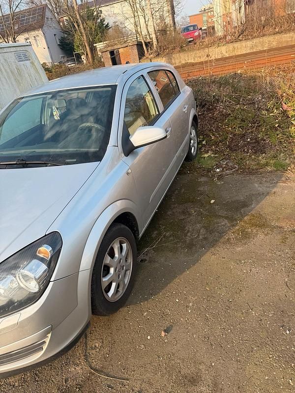 Usata Opel Astra 103 CV (75 kW) 2004 Argento Berlina