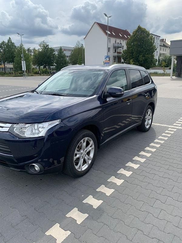 Gebraucht Mitsubishi Outlander Plus 150 PS (110 kW) 2015 Blau SUV