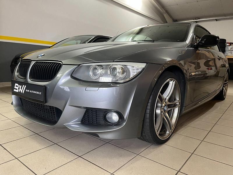 Grau Gebraucht 2013 BMW 330 Cabriolet M Sport Cabrio | 15.900 € (Fairer Preis) - Bild 1/4