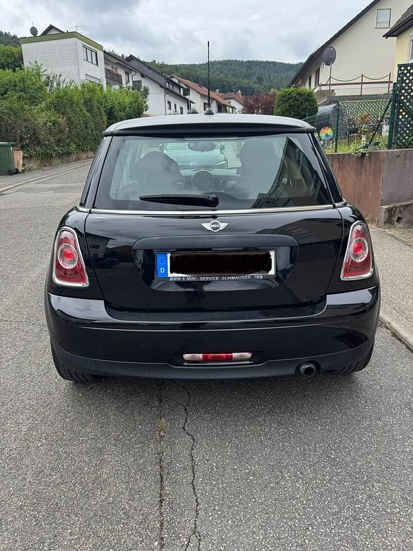 Gebraucht Mini ONE 98 PS (72 kW) 2011 Schwarz Kleinwagen