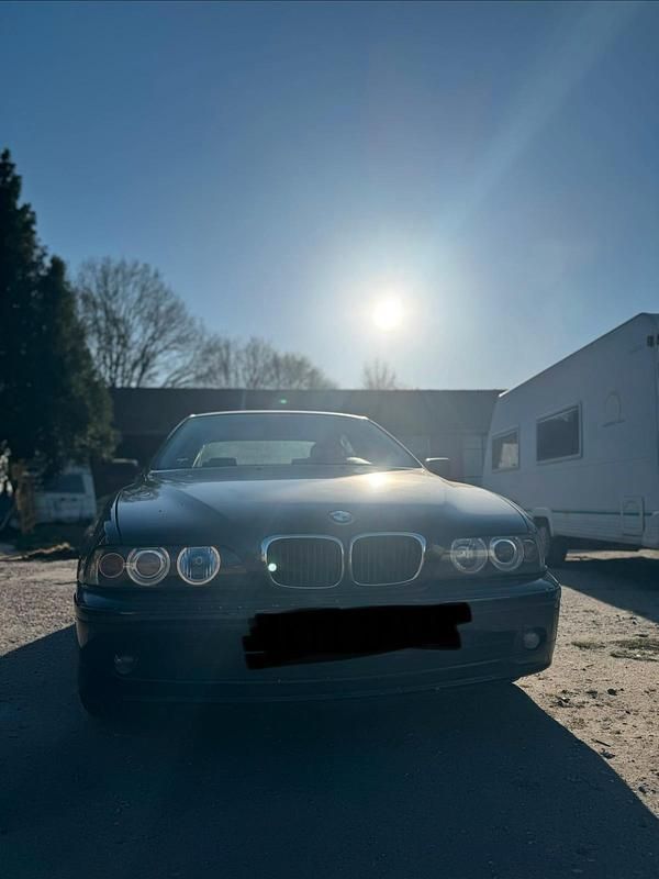 Blau Gebraucht 2000 BMW 520 Limousine | 1.650 € - Bild 1/4