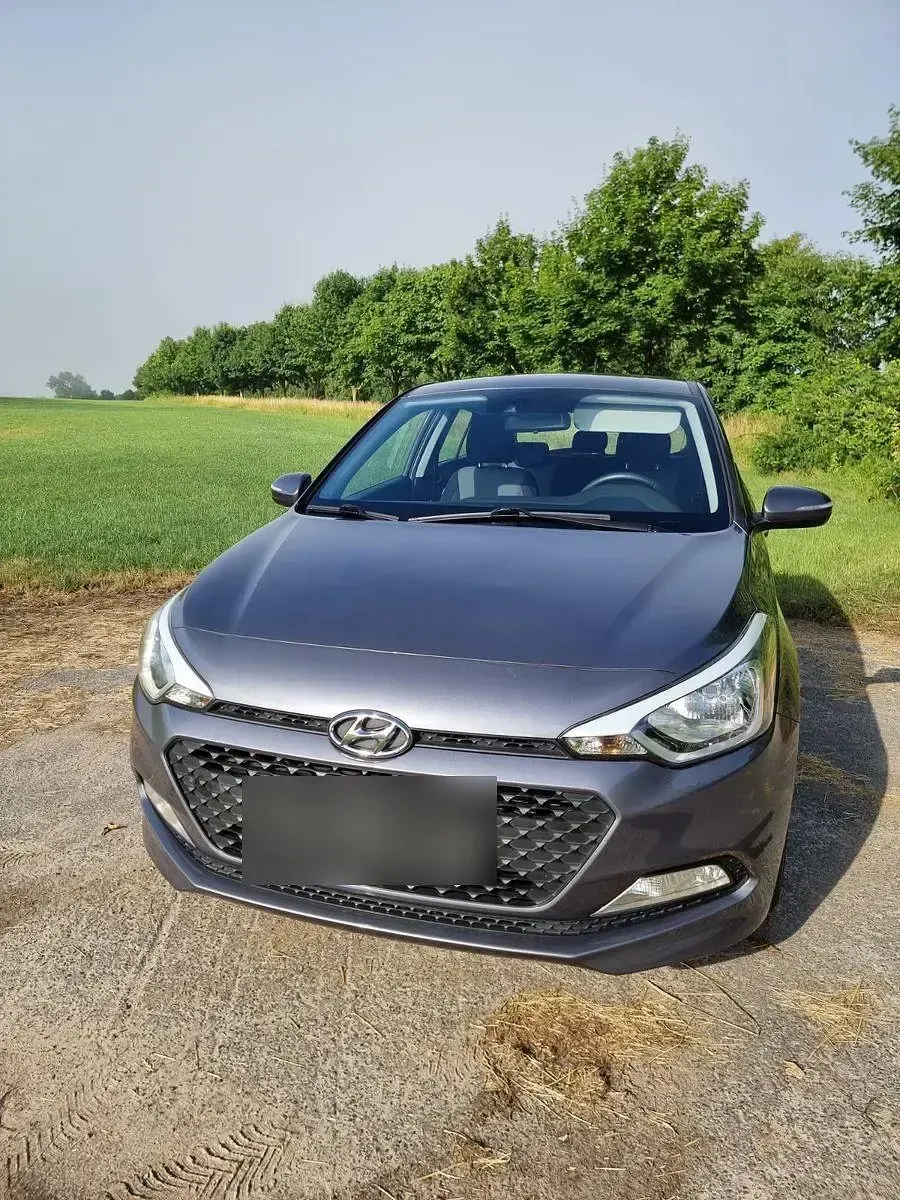 Gebraucht Hyundai i20 84 PS (61 kW) 2017 Grau Kleinwagen