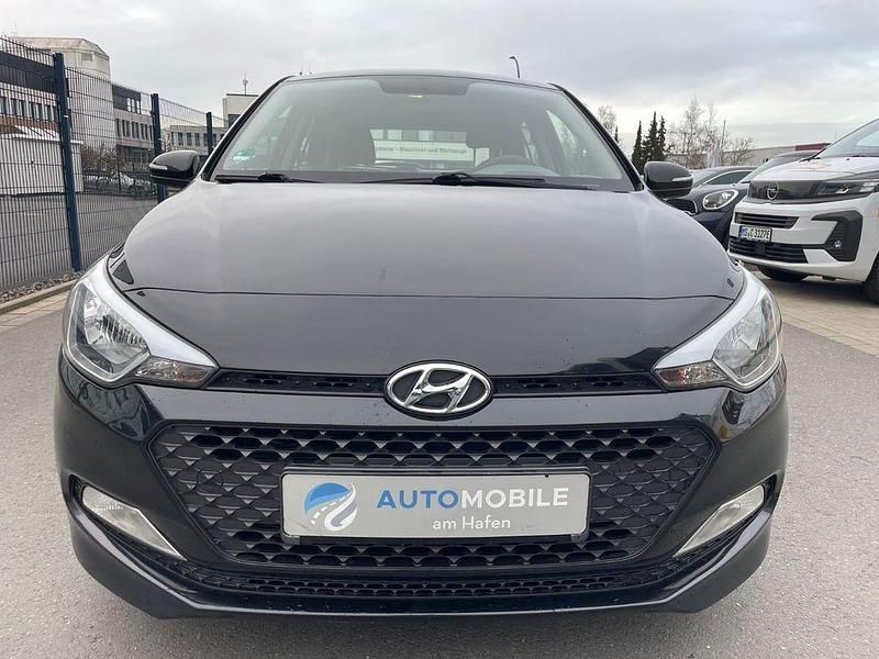 Gebraucht Hyundai i20 GO! 75 PS (55 kW) 2017 Schwarz Limousine