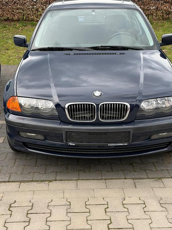 Gebraucht BMW 320 150 PS (110 kW) 2000 Blau Limousine