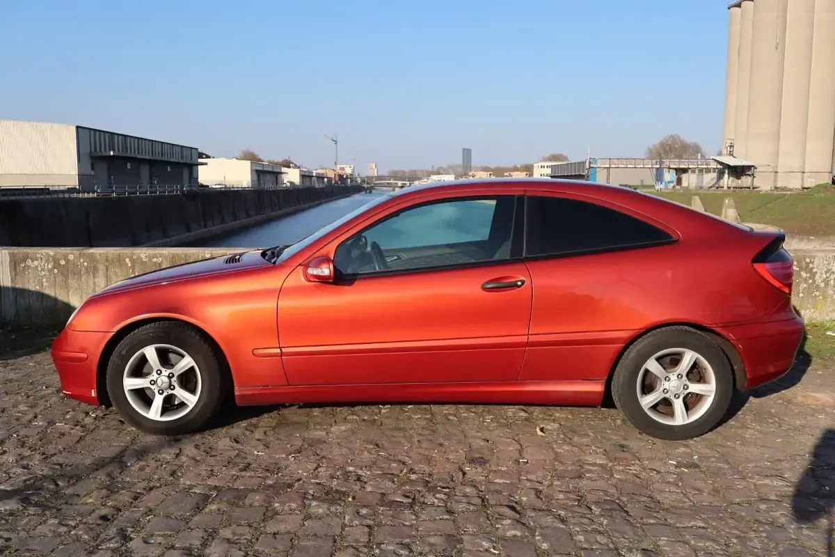 Gebraucht Mercedes C180 129 PS (94 kW) 2001 Rot Coupé