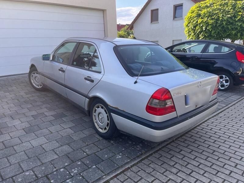 Grau Gebraucht 1993 Mercedes C180 Limousine | 1.500 € - Bild 1/4