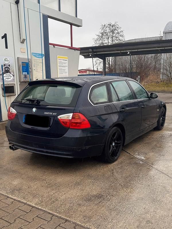 Gebraucht BMW 325 218 PS (160 kW) 2008 Schwarz Kombi