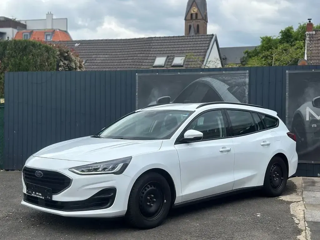 Gebraucht Ford Focus Cool & Connect 120 PS (88 kW) 2022 Weiß Limousine