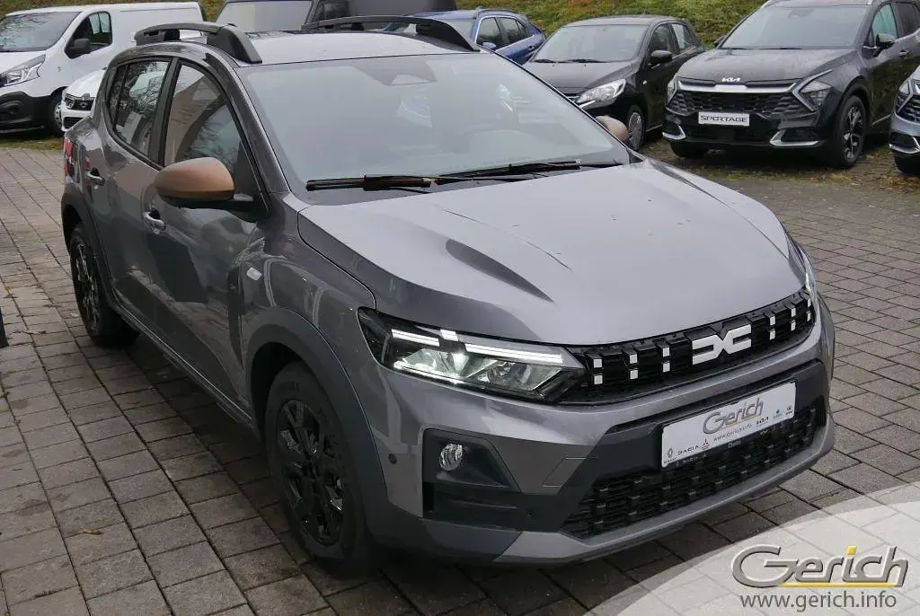 Neu Dacia Sandero Extreme 110 PS (80 kW) 2026 Dolomitgrau metallic Limousine