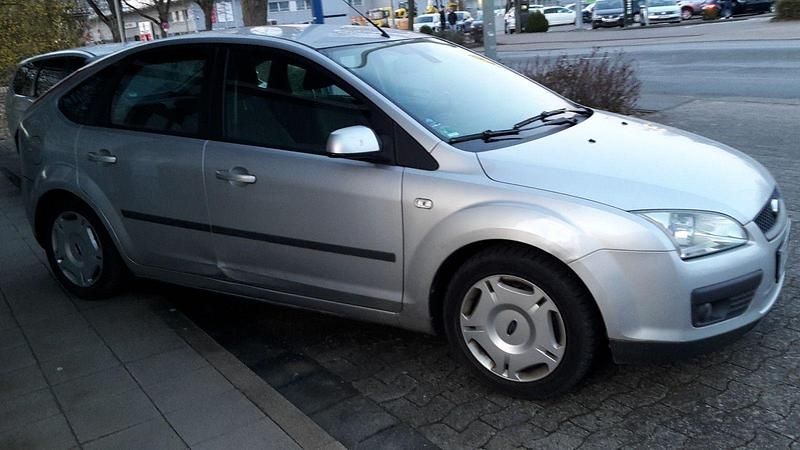 Second-hand Ford Focus Fun X 109 CP (80 kW) 2007 Argintiu Berlinǎ