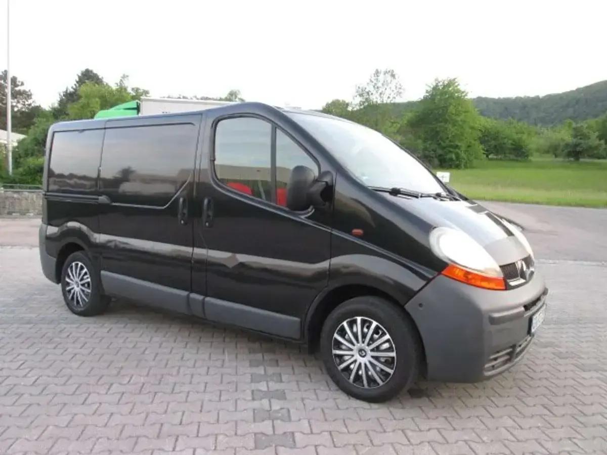 Gebraucht Renault Trafic 82 PS (60 kW) 2004 Schwarz Van / Kleinbus