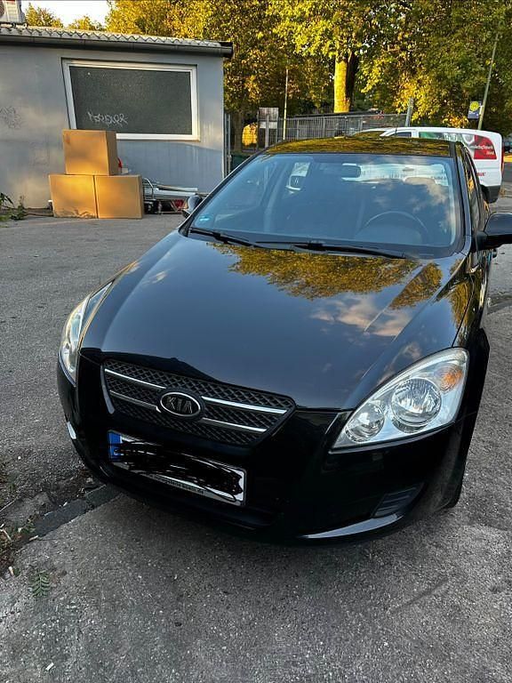 Schwarz Gebraucht 2007 Kia Ceed LX Kleinwagen | 2.200 € (Etwas zu teuer) - Bild 1/4