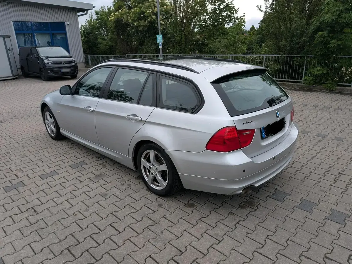 Gebraucht BMW 318 143 PS (105 kW) 2012 Silber Kombi