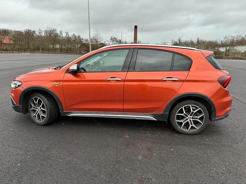 Gebraucht Fiat Tipo Cross 131 PS (96 kW) 2021 Orange SUV