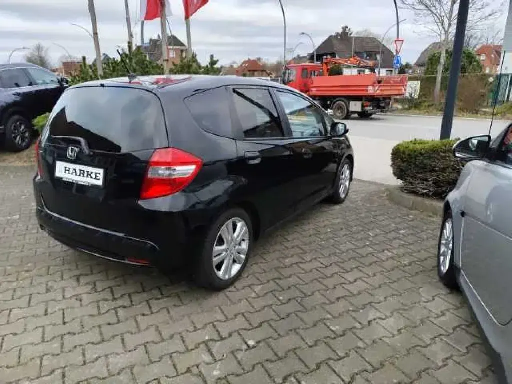 Gebraucht Honda Jazz Exclusive 99 PS (72 kW) 2014 Crystal black pearl (metallic) Kleinwagen