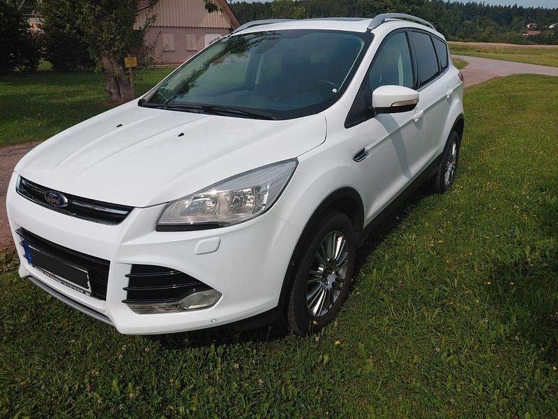 Weiß Gebraucht 2014 Ford Kuga Titanium SUV | 8.700 € (Fairer Preis) - Bild 1/4