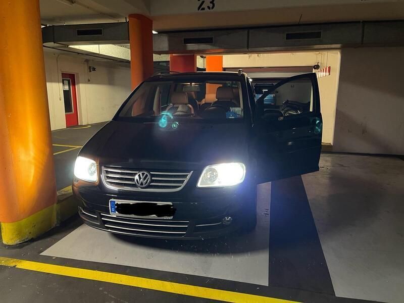 Schwarz Gebraucht 2004 VW Touran Van / Kleinbus | 2.300 € (Fairer Preis) - Bild 1/4