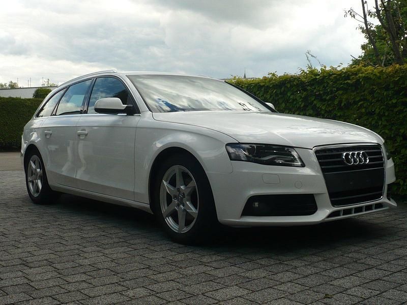 Weiß Gebraucht 2010 Audi A4 Exclusive Kombi | 8.999 € (Teuer) - Bild 1/4