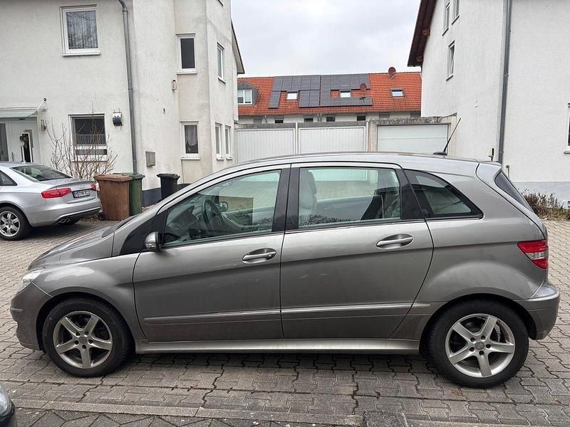 Gebraucht Mercedes B170 116 PS (85 kW) 2005 Silber Van / Kleinbus