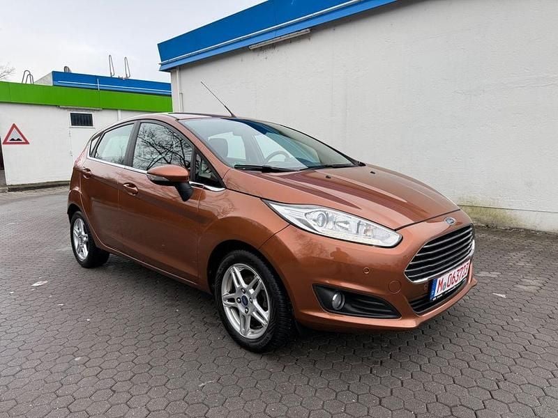 Braun Gebraucht 2013 Ford Fiesta Titanium Limousine | 3.950 € (Guter Preis) - Bild 1/4