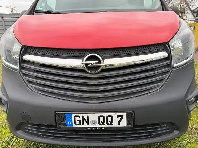 Używany Opel Vivaro 125 KM (91 kW) 2018 Czerwony Minivan