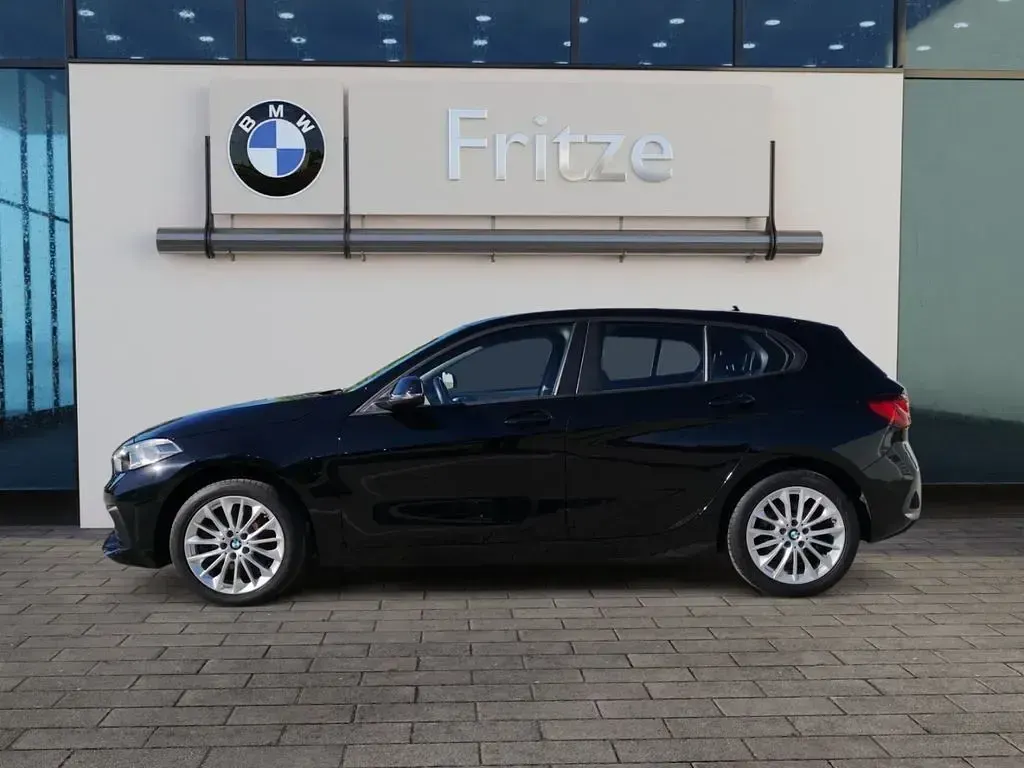 Gebraucht BMW 120 Advantage 190 PS (139 kW) 2022 Schwarz Kleinwagen