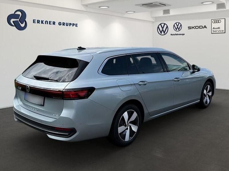 Gebraucht VW Passat Business 150 PS (110 kW) 2025 Oyster silver metallic Kombi