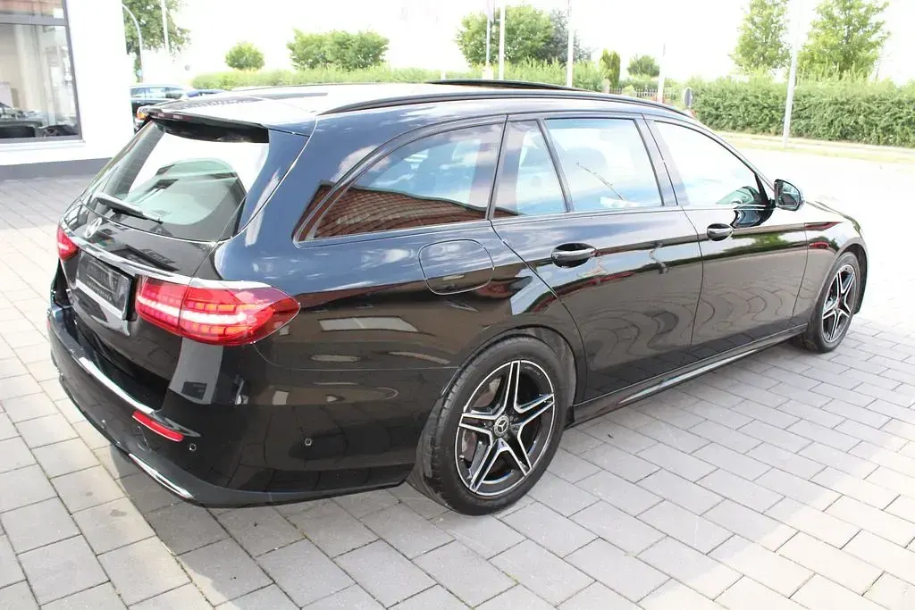 Gebraucht Mercedes E400 AMG line 330 PS (242 kW) 2023 Schwarz Limousine